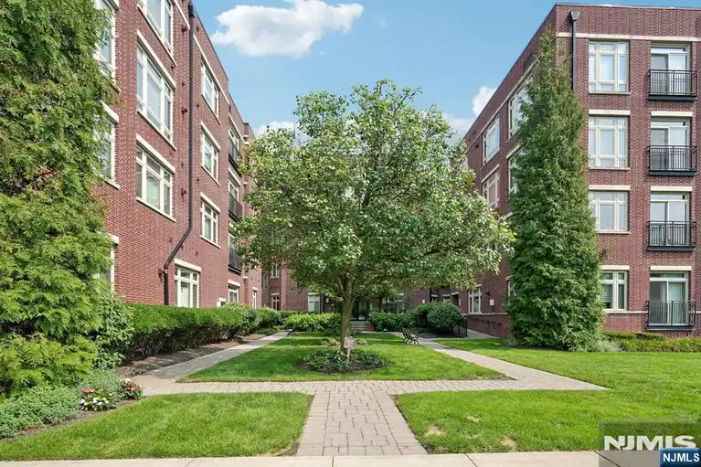 4430 Riverview Avenue 430, Englewood, NJ 07631