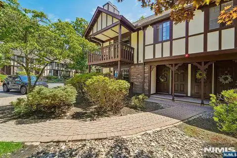 3811 Melville Court, Mahwah, NJ 07430 — photo 2