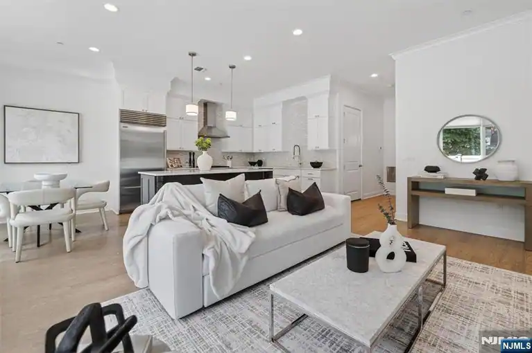 15 Gabriel Court 15, Paramus, NJ 07652