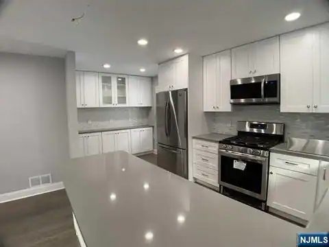1050 Harvard Place, Fort Lee, NJ 07024 — photo 3