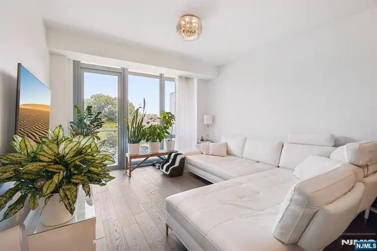 320 Adolphus Avenue 410, Cliffside Park, NJ 07010