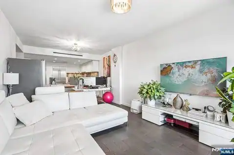 320 Adolphus Avenue 410, Cliffside Park, NJ 07010 — photo 2