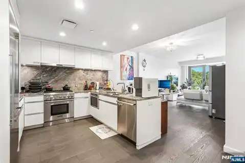 320 Adolphus Avenue 410, Cliffside Park, NJ 07010 — photo 3