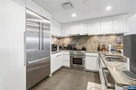 320 Adolphus Avenue 410, Cliffside Park, NJ 07010 — photo 4