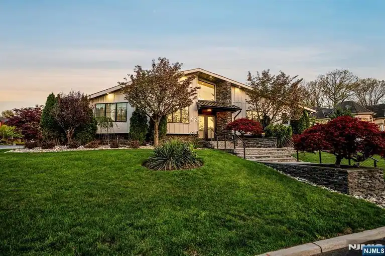 22A Berkshire Place A, Englewood Cliffs, NJ 07632