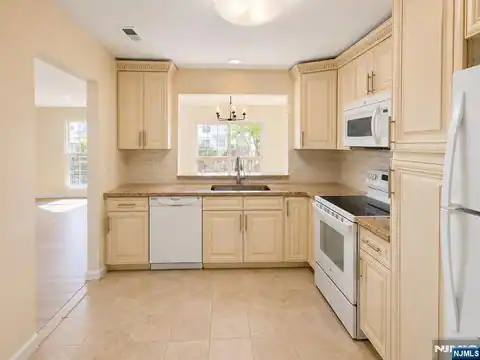 756 Charles, Fort Lee, NJ 07024 — photo 6