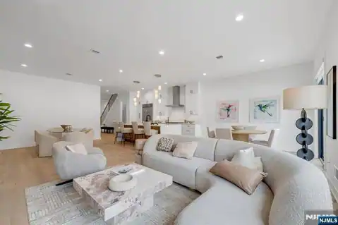 31 Feldman Court, Paramus, NJ 07652 — photo 4