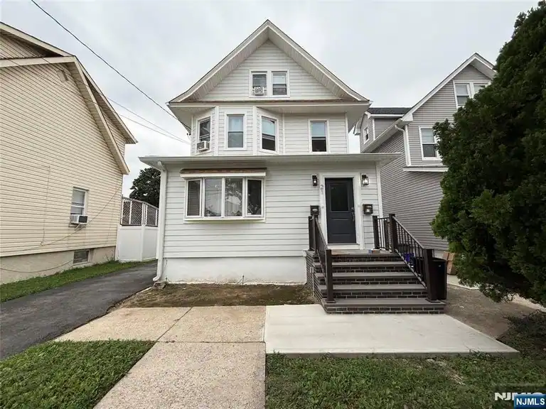 21 Livingston Avenue 2nd fl, Lyndhurst, NJ 07071