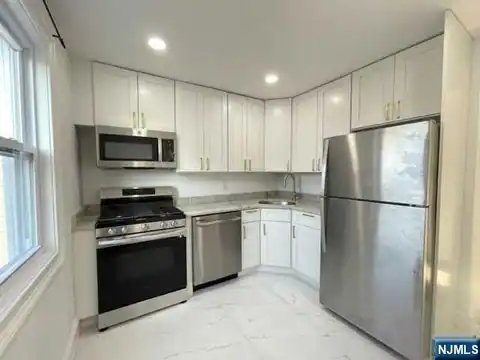 21 Livingston Avenue 2nd fl, Lyndhurst, NJ 07071 — photo 12