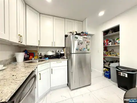 21 Livingston Avenue 2nd fl, Lyndhurst, NJ 07071 — photo 13