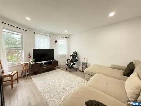 21 Livingston Avenue 2nd fl, Lyndhurst, NJ 07071 — photo 2