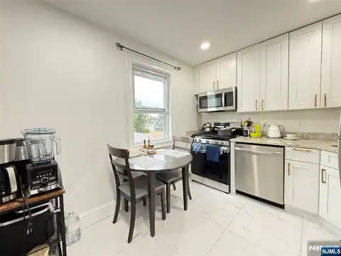 21 Livingston Avenue 2nd fl, Lyndhurst, NJ 07071 — photo 5