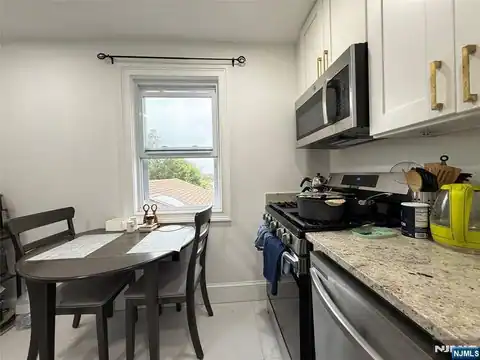 21 Livingston Avenue 2nd fl, Lyndhurst, NJ 07071 — photo 6