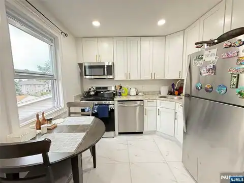 21 Livingston Avenue 2nd fl, Lyndhurst, NJ 07071 — photo 8