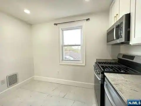 21 Livingston Avenue 2nd fl, Lyndhurst, NJ 07071 — photo 9
