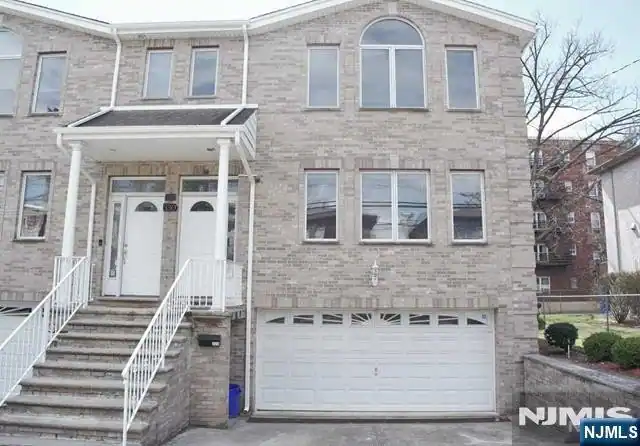 330 Lincoln Avenue, Fort Lee, NJ 07024