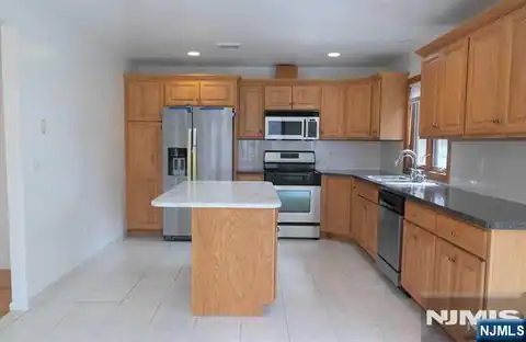 330 Lincoln Avenue, Fort Lee, NJ 07024 — photo 2