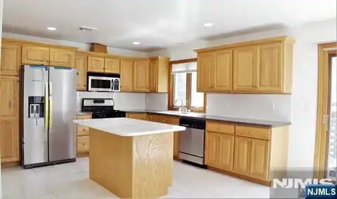 330 Lincoln Avenue, Fort Lee, NJ 07024 — photo 3