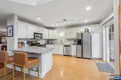 438 Santiago Court, Mahwah, NJ 07430 — photo 17