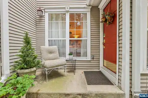 438 Santiago Court, Mahwah, NJ 07430 — photo 2
