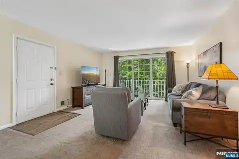 945 Juniper Way, Mahwah, NJ 07430 — photo 8