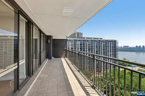 1500 Palisade Avenue 18C, Fort Lee, NJ 07024 — photo 32