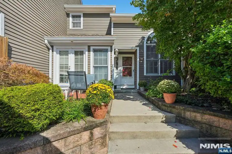 189 Grandview Lane, Mahwah, NJ 07430