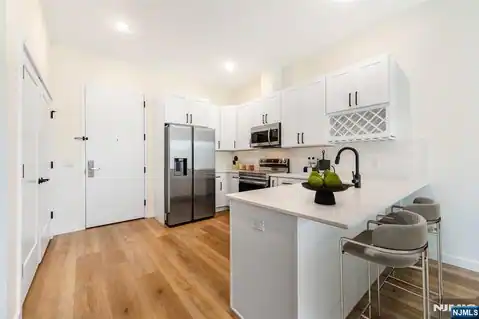 51 Queen Anne Road 305, Bogota, NJ 07603 — photo 3
