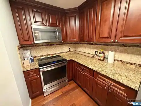 200 Grand Cove Way 3H, Edgewater, NJ 07020 — photo 6