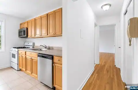 2320 Linwood Avenue 3F, Fort Lee, NJ 07024 — photo 6