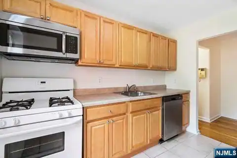 2320 Linwood Avenue 3F, Fort Lee, NJ 07024 — photo 8