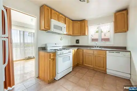 261 10th Street, Palisades Park, NJ 07650 — photo 28