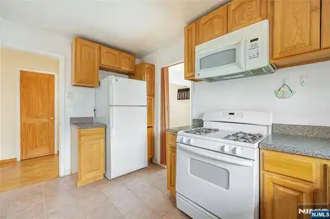 261 10th Street, Palisades Park, NJ 07650 — photo 29