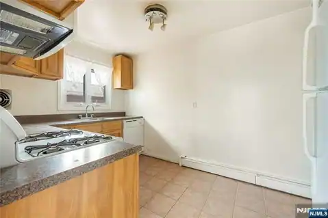 261 10th Street, Palisades Park, NJ 07650 — photo 30