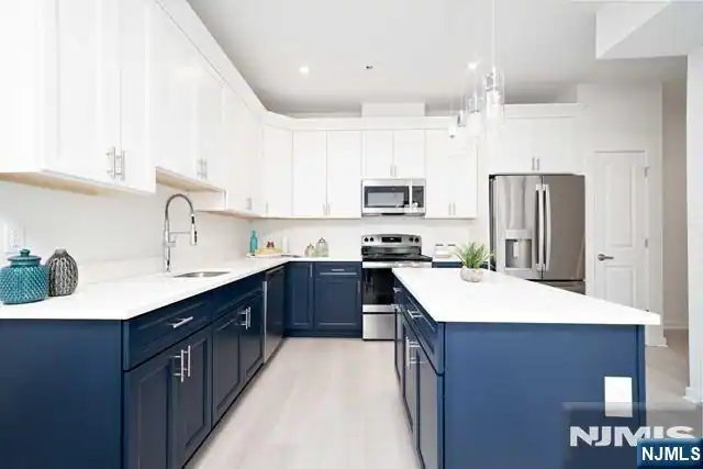 12-01 River Road 208, Fair Lawn, NJ 07410