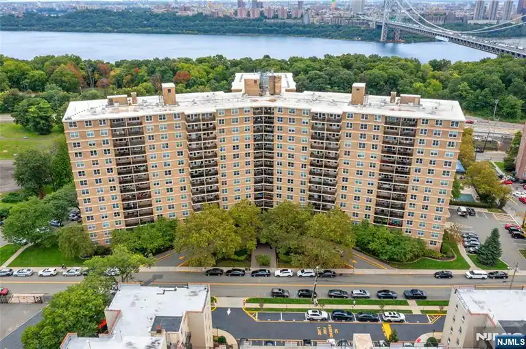 2200 N Central Road 11E, Fort Lee, NJ 07024