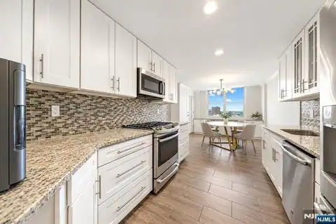 2200 N Central Road 11E, Fort Lee, NJ 07024 — photo 11