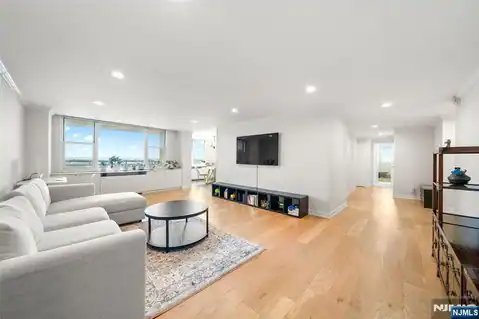 2200 N Central Road 11E, Fort Lee, NJ 07024 — photo 4
