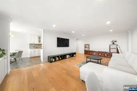 2200 N Central Road 11E, Fort Lee, NJ 07024 — photo 9