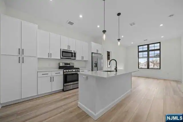 1 Union Avenue 204, Cresskill, NJ 07626