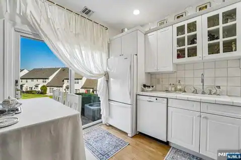 136 Cambridge Drive 1102, Nutley, NJ 07110 — photo 11