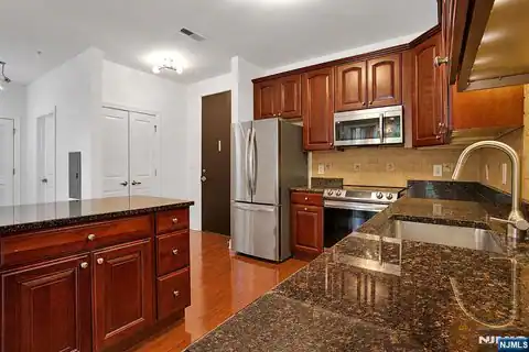 20 Ave At Port Imperial 212, West New York, NJ 07093 — photo 4