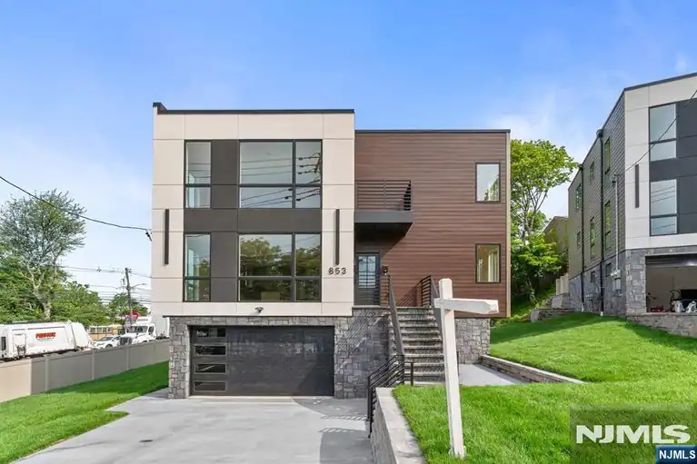 849 Pleasantview 1st Fl., Ridgefield, NJ 07657