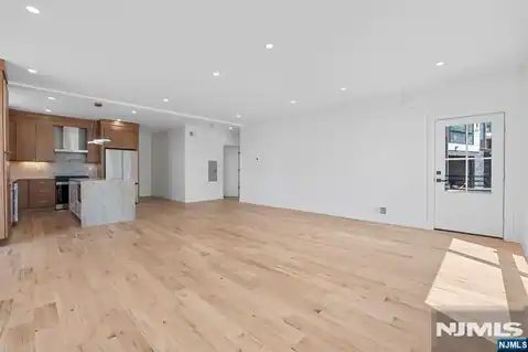 849 Pleasantview 1st Fl., Ridgefield, NJ 07657 — photo 12