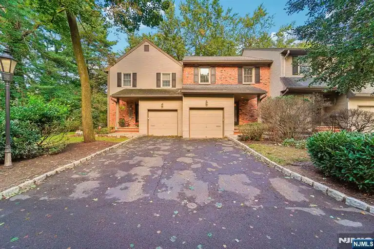 11 Allison Court, Allendale, NJ 07401