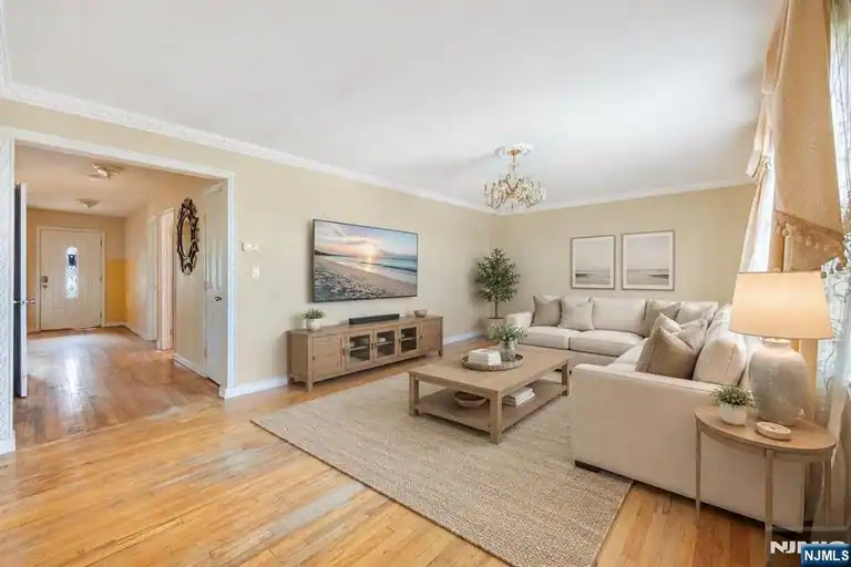 261 10th Street 2, Palisades Park, NJ 07650