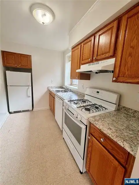 88 Clinton Place A10, Hackensack, NJ 07601 — photo 7