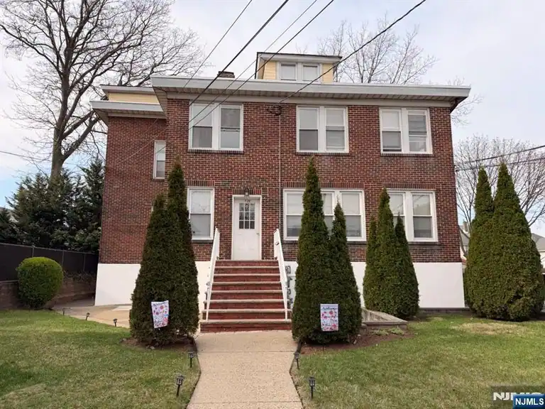 536 Lake Avenue, Lyndhurst, NJ 07071