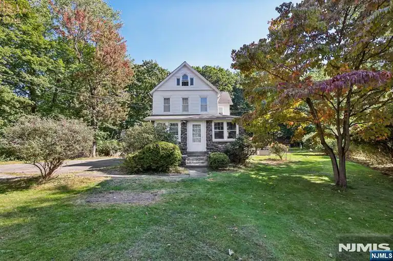 978 Franklin Turnpike, Allendale, NJ 07401
