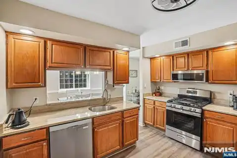 1714 Faulkner Court 1714, Mahwah, NJ 07430 — photo 17